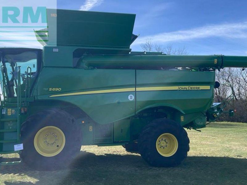 John Deere S690
