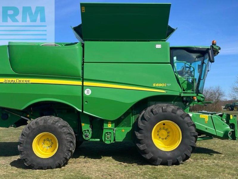 John Deere S690