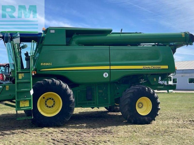 John Deere S690