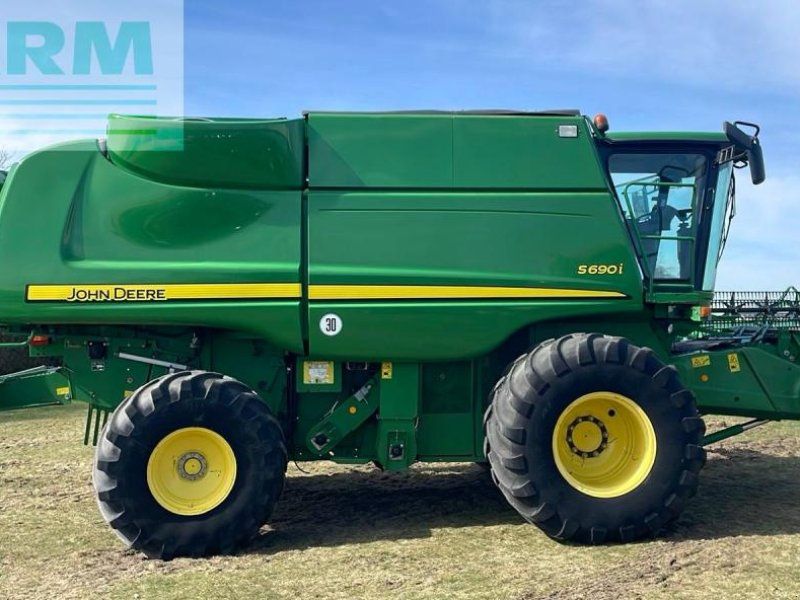 John Deere S690