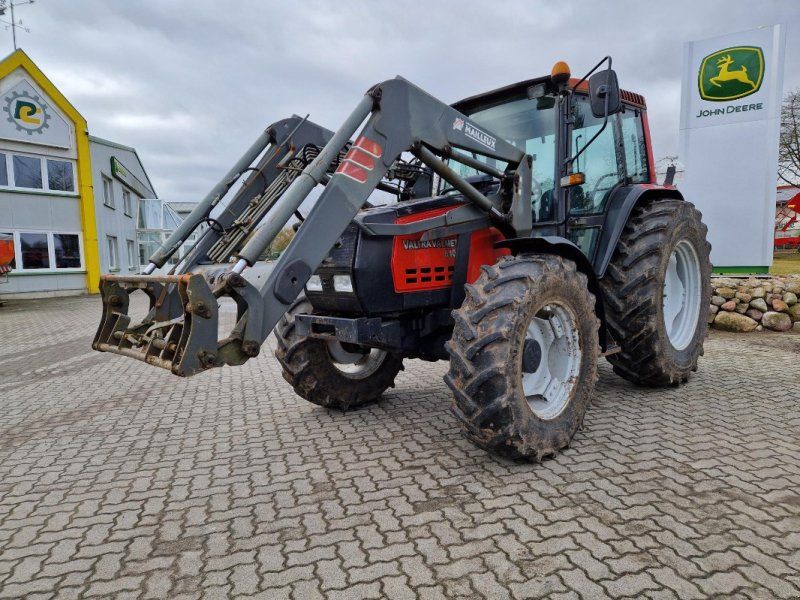 Valtra Valmet 6400 mit Frontlader