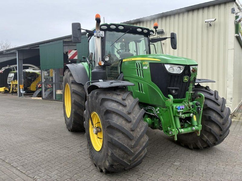 John Deere 6215R