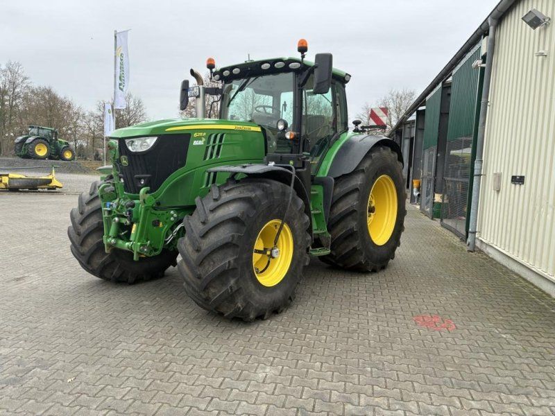 John Deere 6215R
