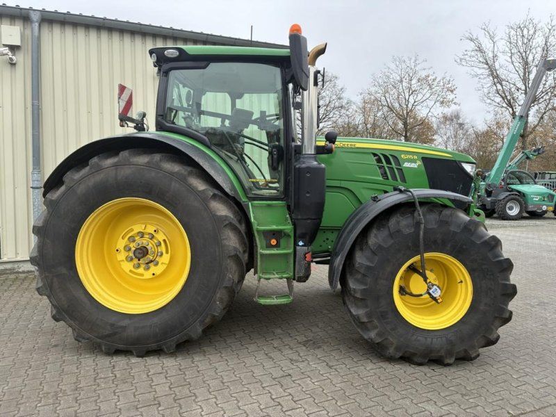 John Deere 6215R