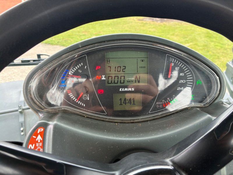 Claas Axion 870 CMatic
