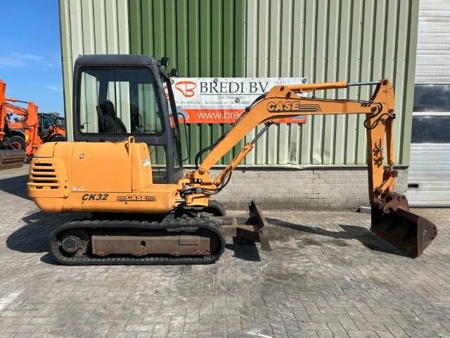 CASE CK 32