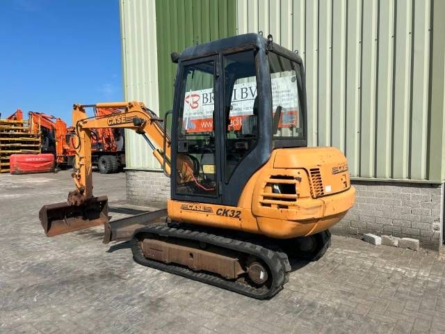 CASE CK 32