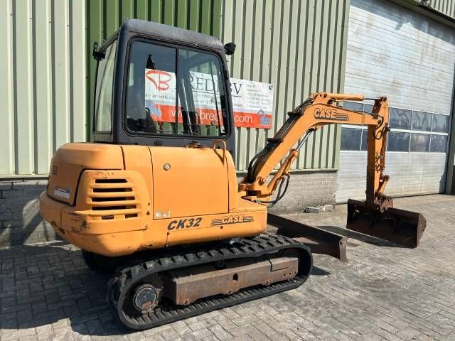 CASE CK 32