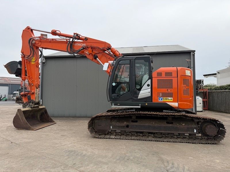 Hitachi ZX 225 US LC-5 B