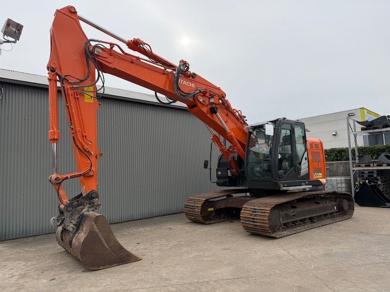 Hitachi ZX 225 US LC-5 B