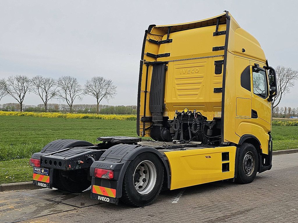 IVECO S-WAY AS440S48 diesel 4x2 skirts