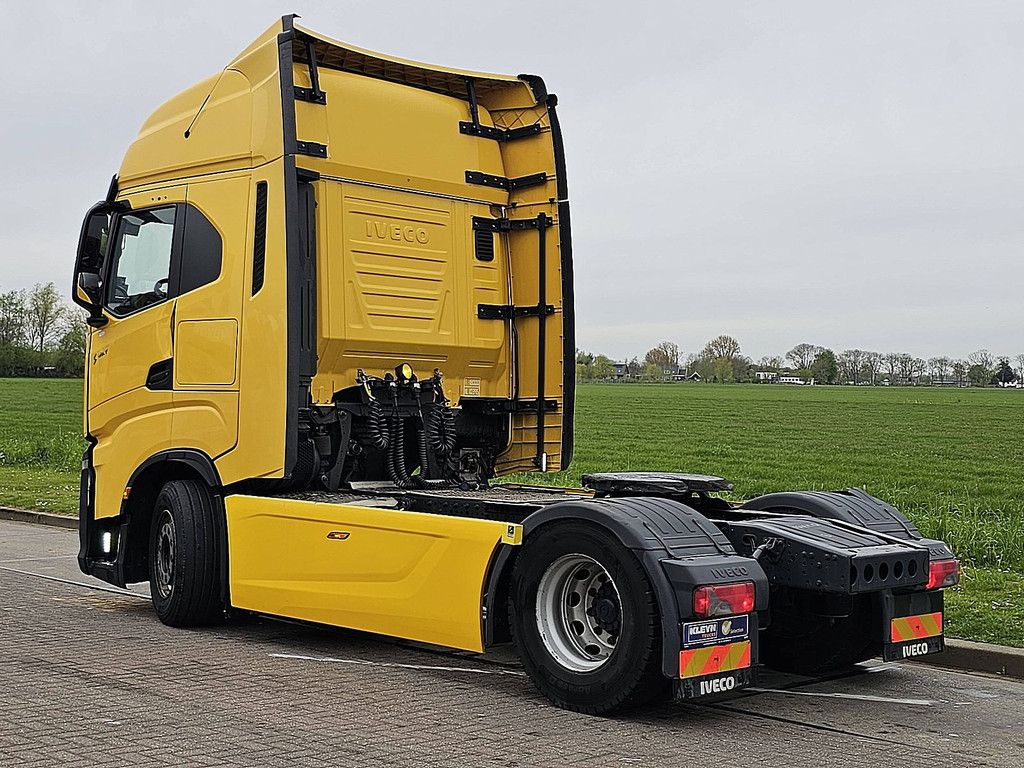 IVECO S-WAY AS440S48 diesel 4x2 skirts