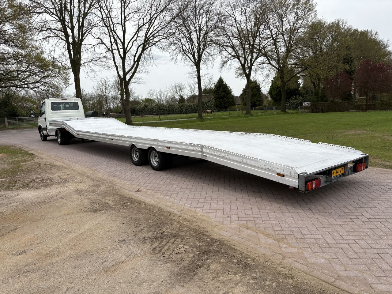 Be trekker Iveco 40C18 N1 be oplegger auto transporter 13.66 CM