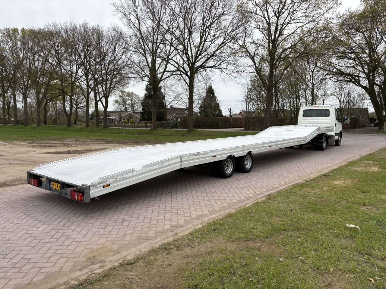 Be trekker Iveco 40C18 N1 be oplegger auto transporter 13.66 CM