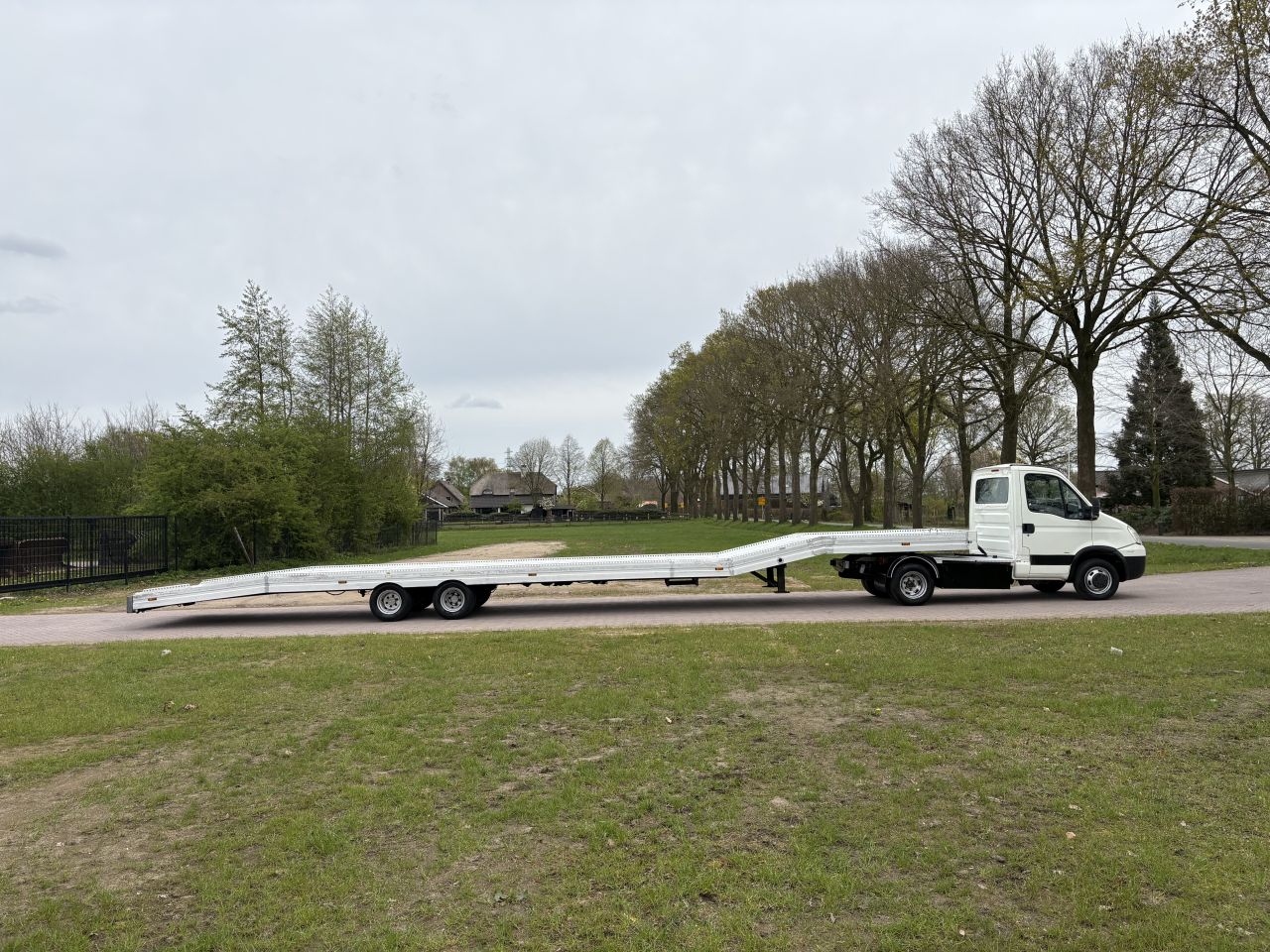 Be trekker Iveco 40C18 N1 be oplegger auto transporter 13.66 CM