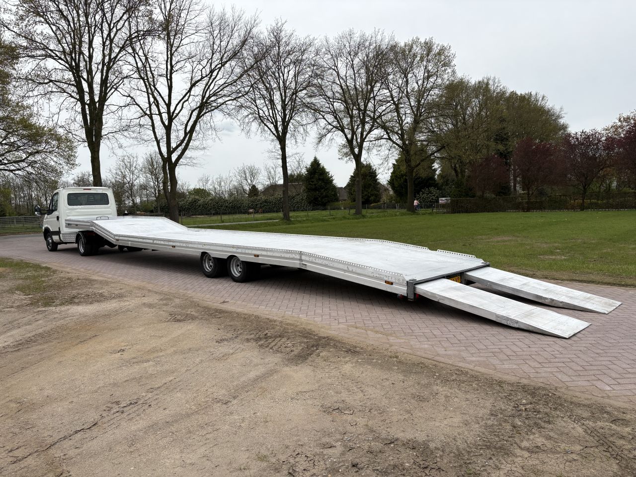 Be trekker Iveco 40C18 N1 be oplegger auto transporter 13.66 CM