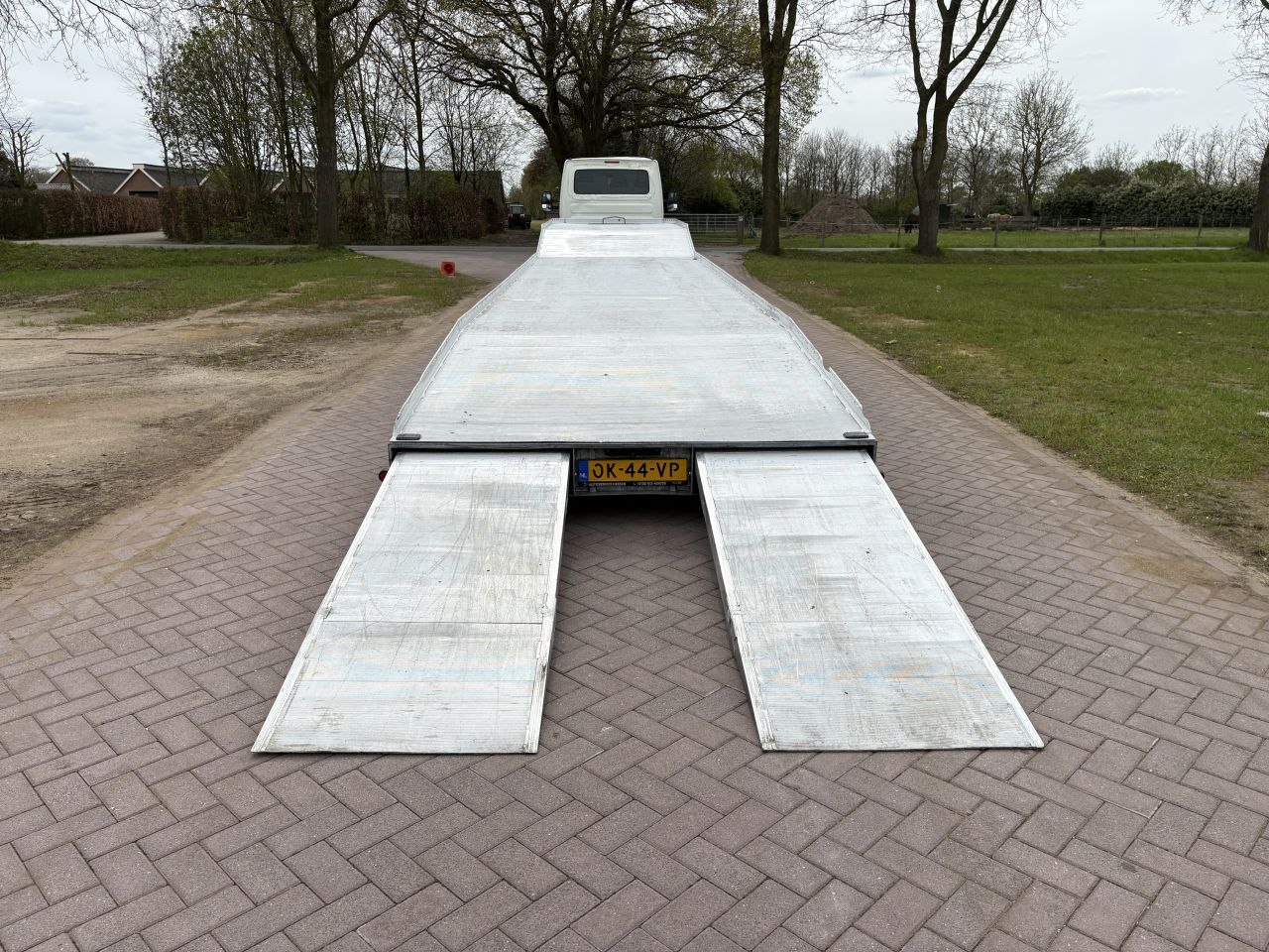 Be trekker Iveco 40C18 N1 be oplegger auto transporter 13.66 CM