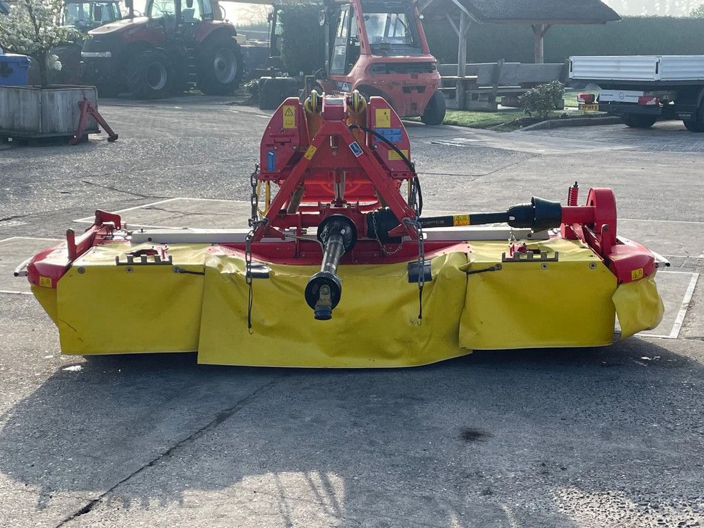 Pottinger Eurocat 311 Alpha mot plus Schotelmaaier stalvoeren