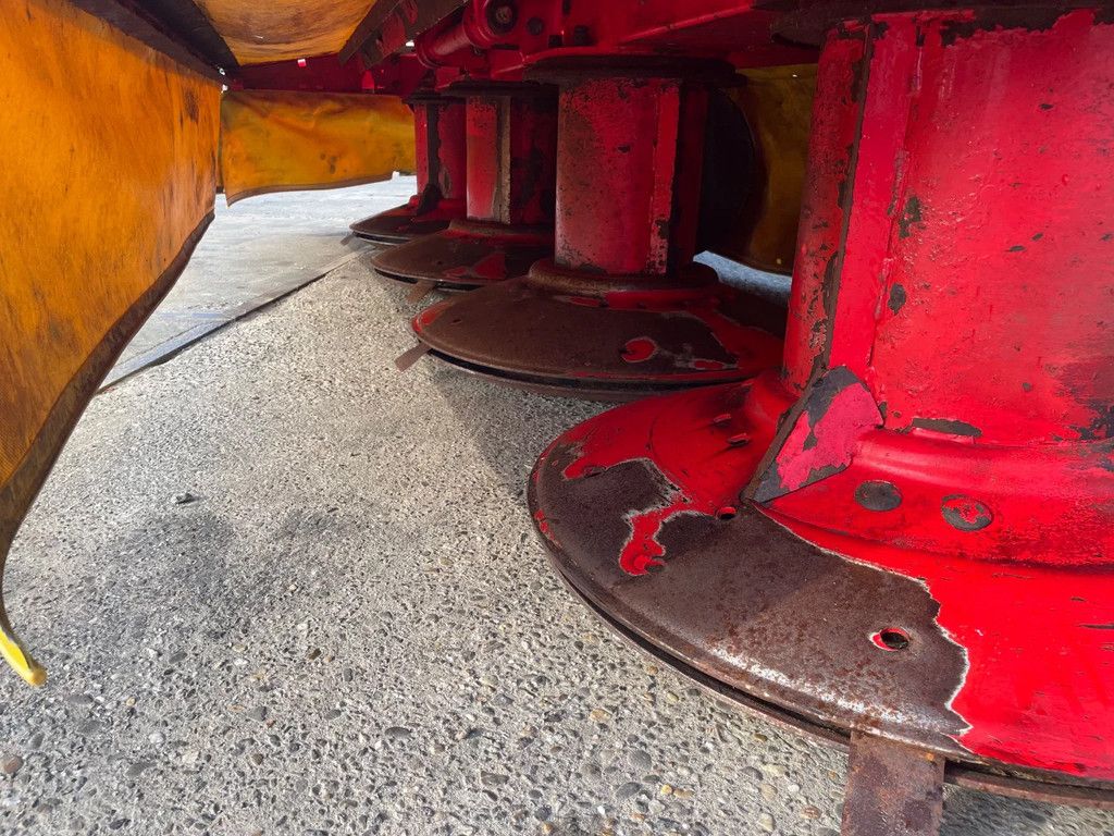 Pottinger Eurocat 311 Alpha mot plus Schotelmaaier stalvoeren