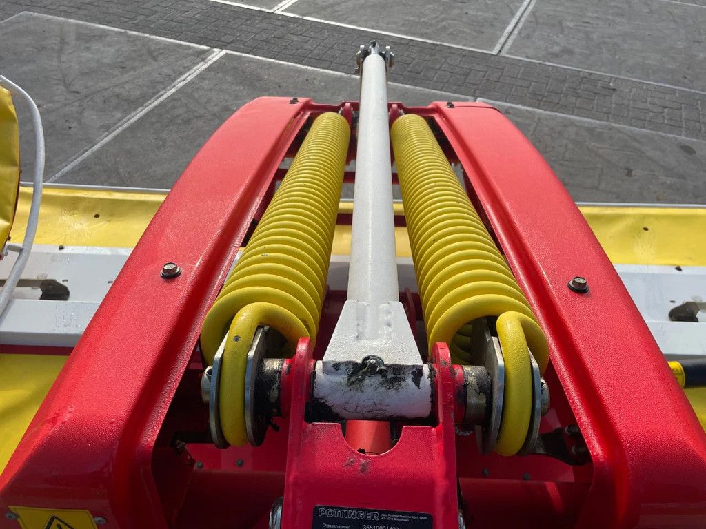 Pottinger Eurocat 311 Alpha mot plus Schotelmaaier stalvoeren