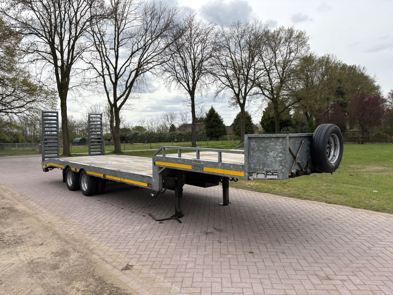 15 Ton CE of c1e Oplegger semi dieplader Veldhuizen