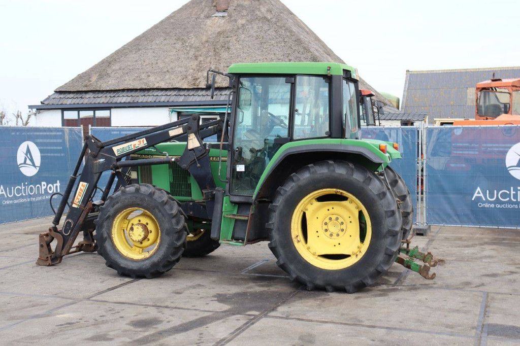 John Deere 6100 Dieseltraktor, 106 PS, Baujahr 2013, mit Frontlader