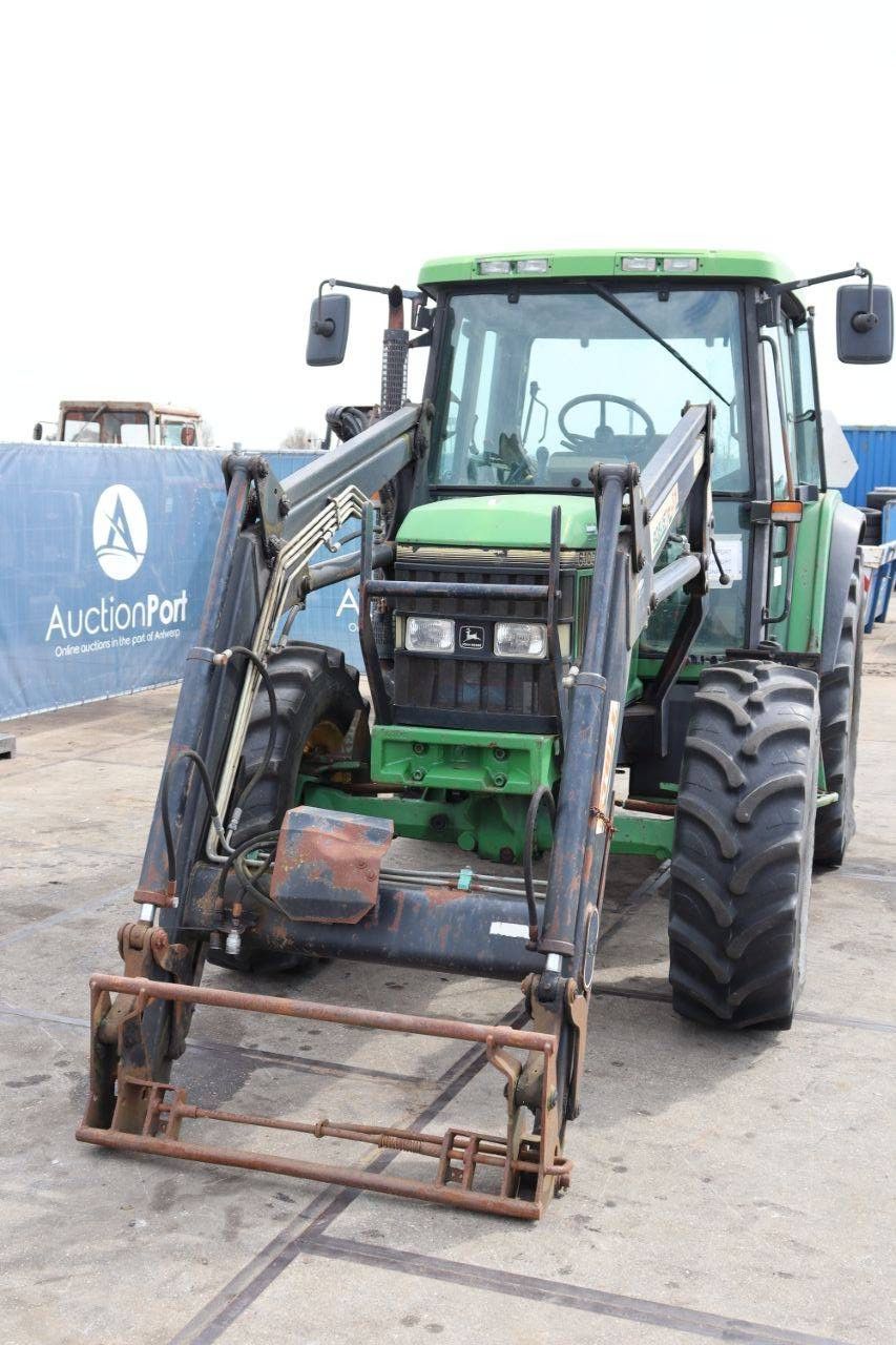 John Deere 6100 Dieseltraktor, 106 PS, Baujahr 2013, mit Frontlader