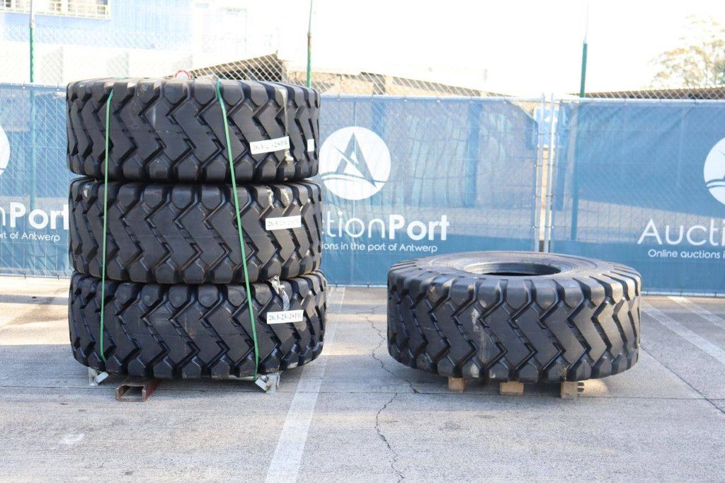 Batch of Forcestone 26.5-25 28PR tires, 4 pieces