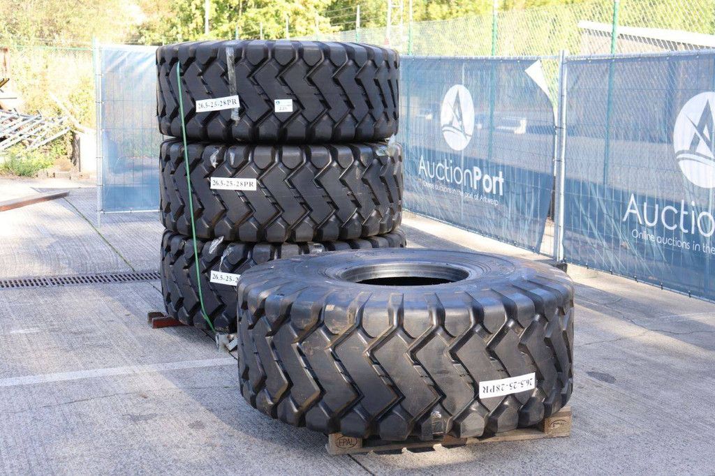 Batch of Forcestone 26.5-25 28PR tires, 4 pieces