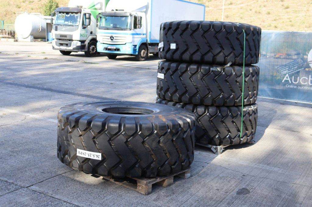 Batch of Forcestone 26.5-25 28PR tires, 4 pieces