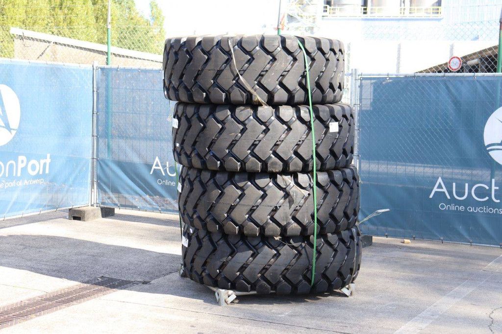 Konvolut Forcestone 23.5-25-24PR Reifen, 4 Stück, neu