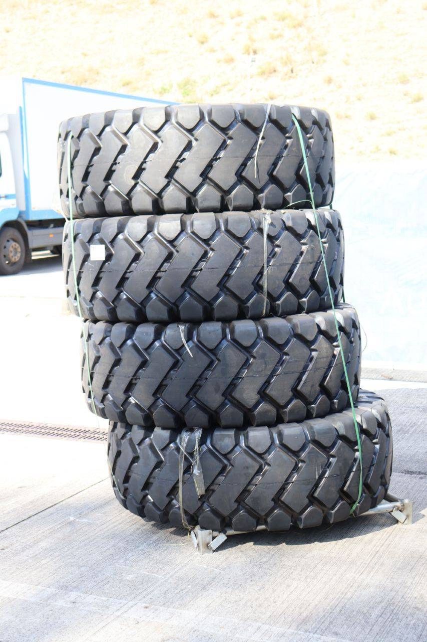 Konvolut Forcestone 23.5-25-24PR Reifen, 4 Stück, neu