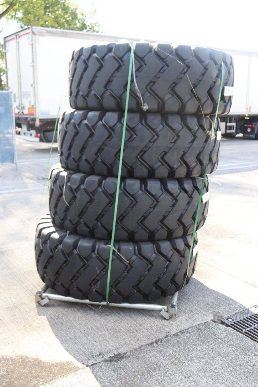 Konvolut Forcestone 23.5-25-24PR Reifen, 4 Stück, neu