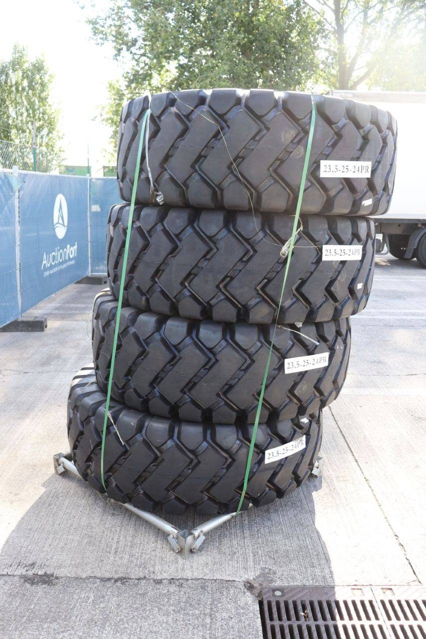 Konvolut Forcestone 23.5-25-24PR Reifen, 4 Stück, neu