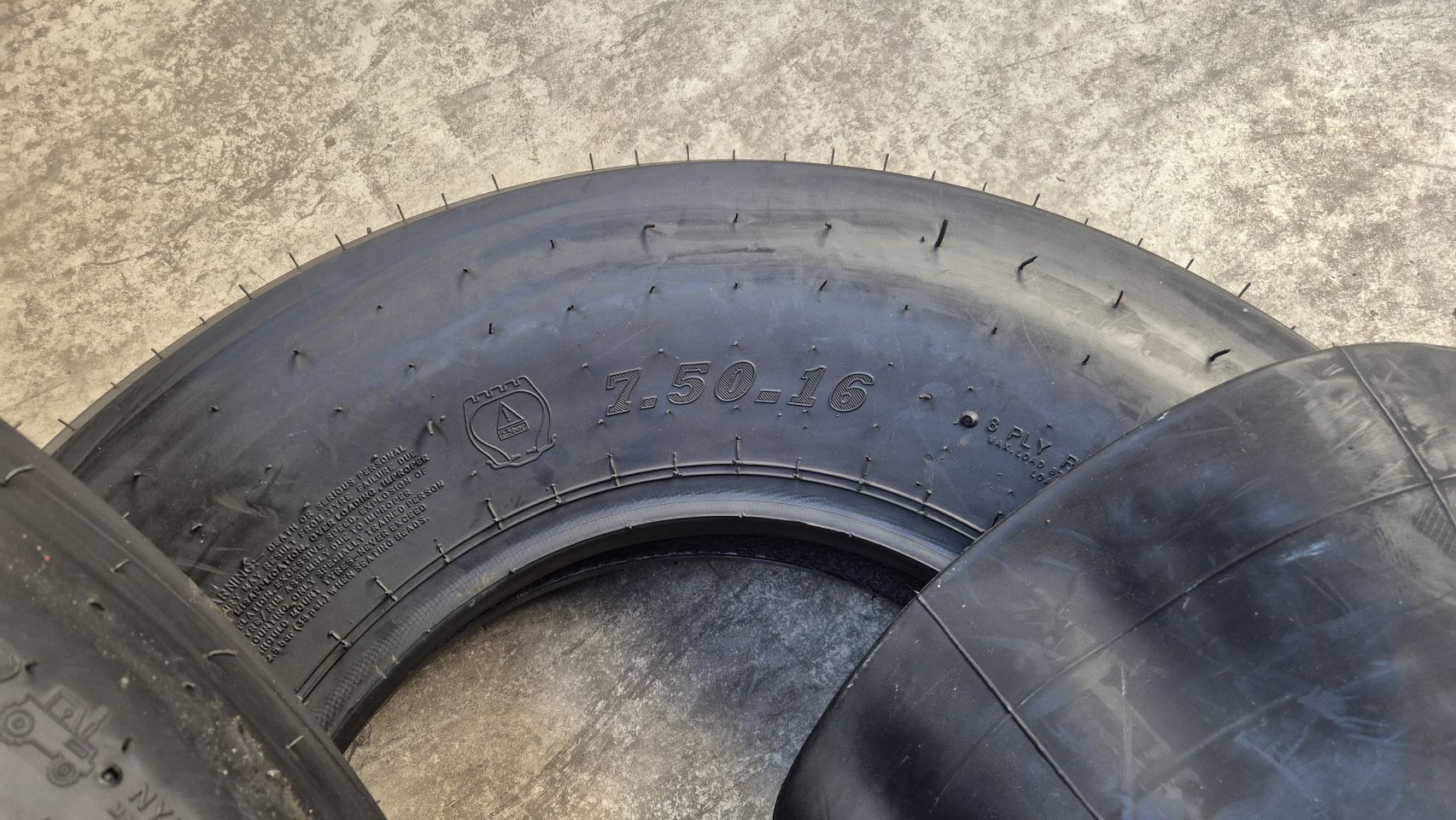 MRL 7.50-16 3 rib voorbanden met binnenband