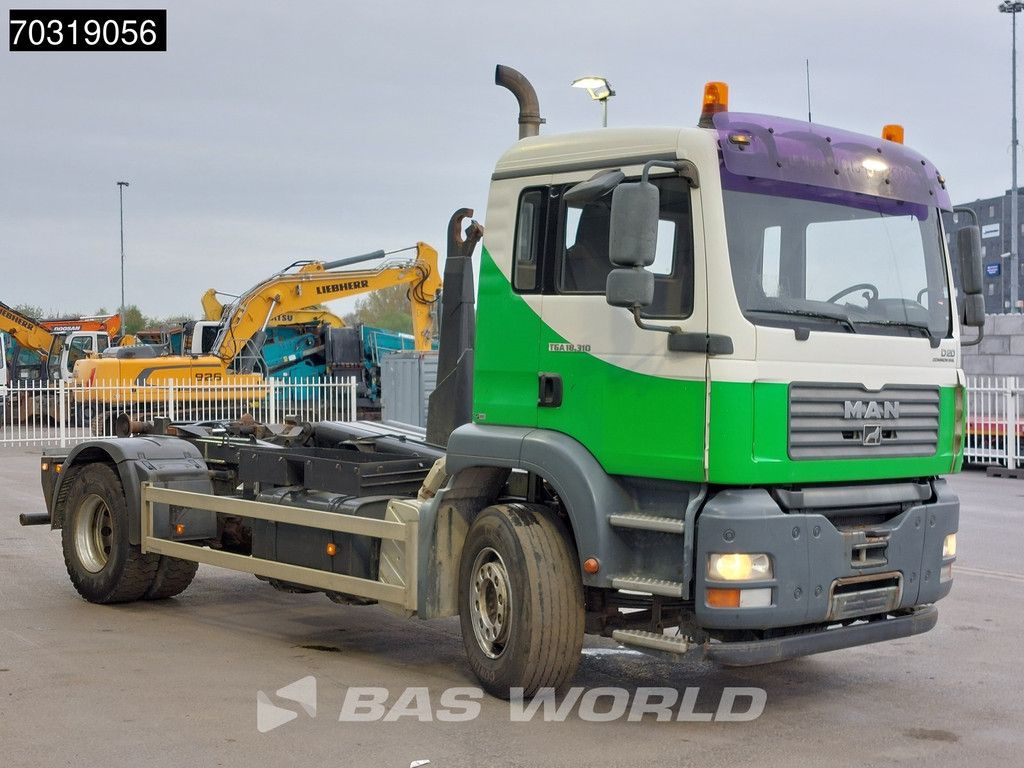 MAN TGA 18.310 4X2 14 tons hooklift steelsuspension Manual Euro 2