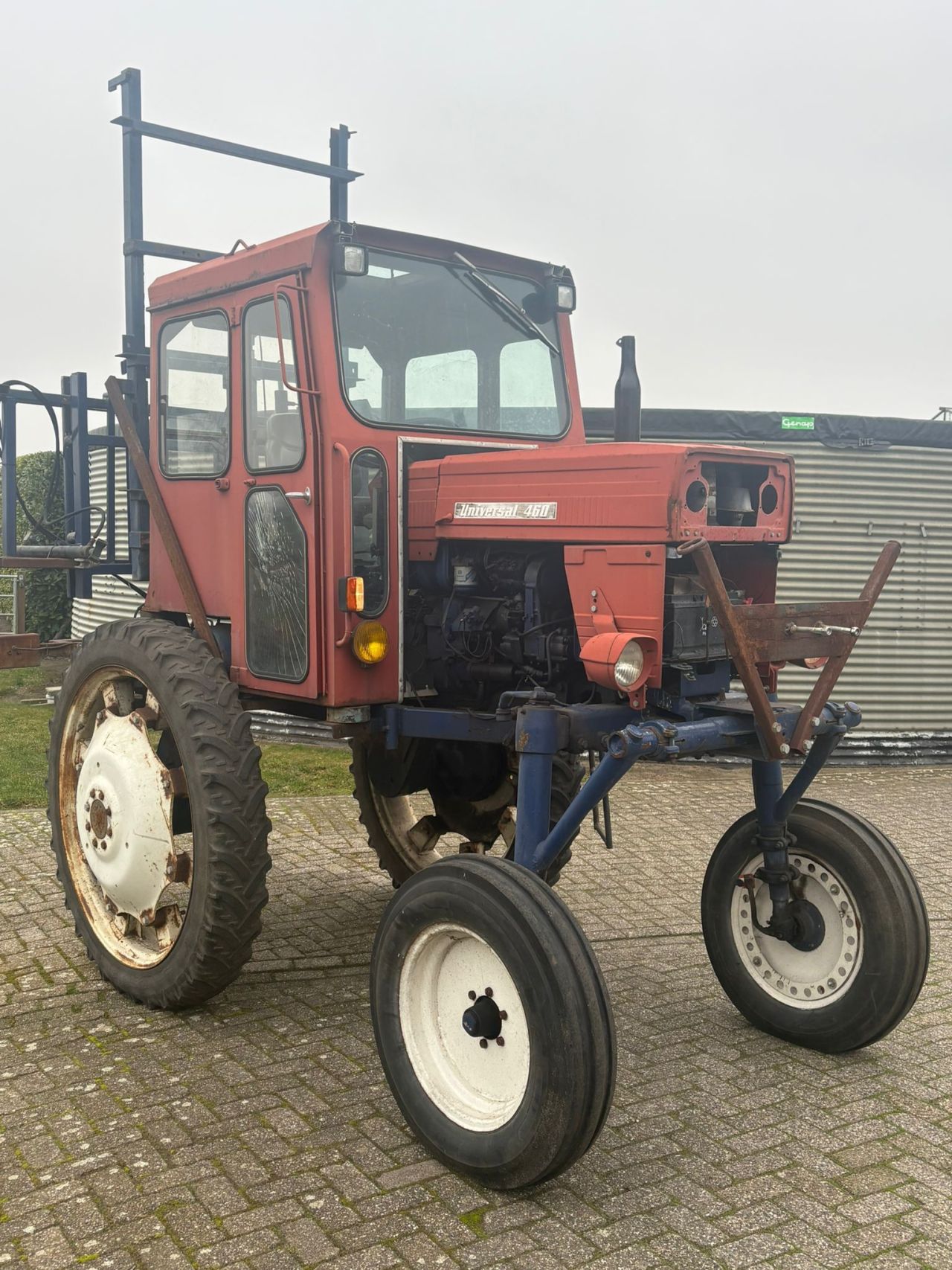 Universal 460 portaal tractor