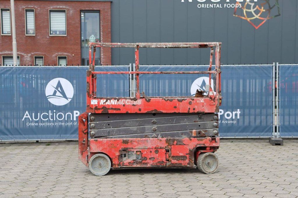 Scissor lift ManiAccess Electric Scissor Lift 2012