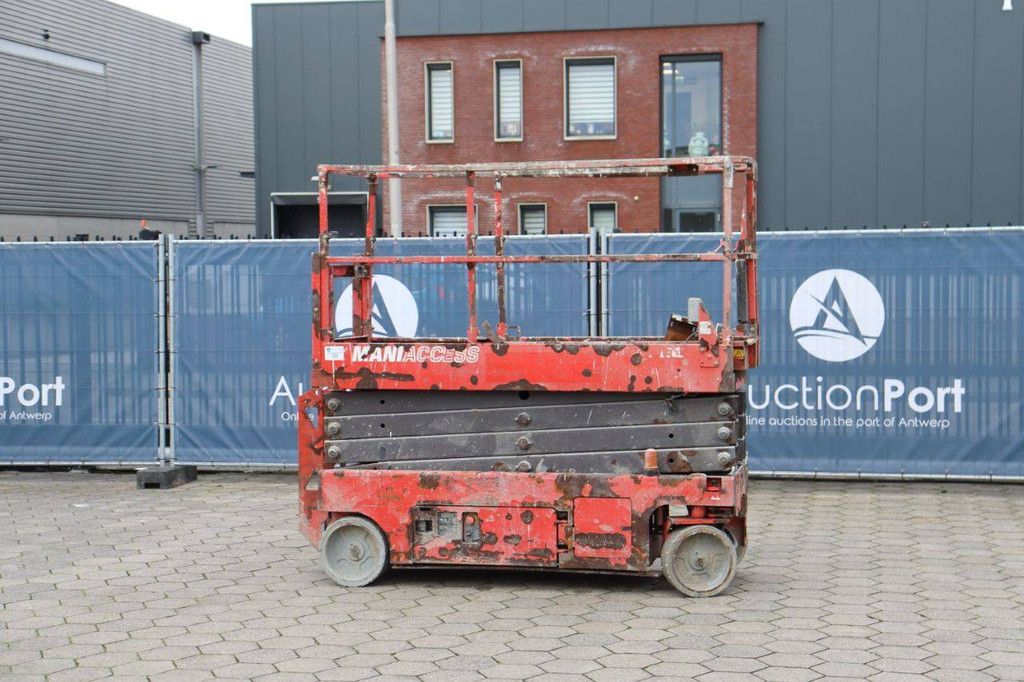 Scissor lift ManiAccess Electric Scissor Lift 2012