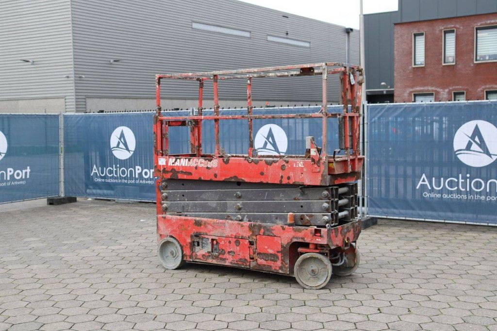 Scissor lift ManiAccess Electric Scissor Lift 2012