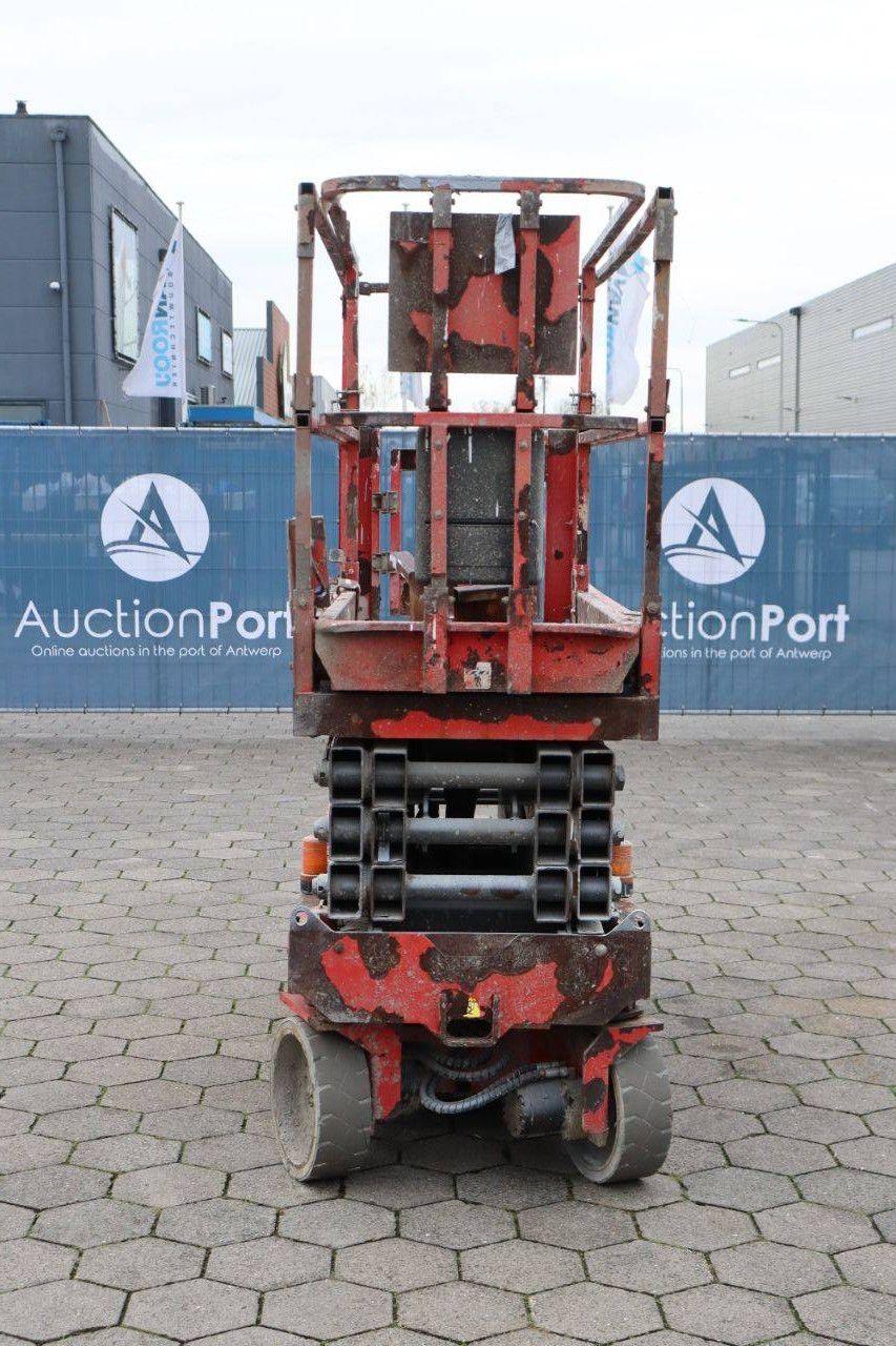 Scissor lift ManiAccess Electric Scissor Lift 2012