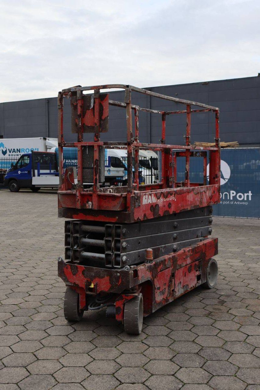 Scissor lift ManiAccess Electric Scissor Lift 2012