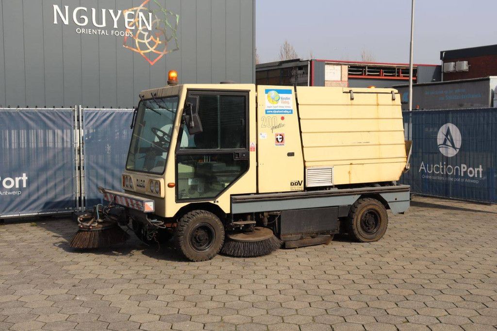 Veegmachine Dulevo 2004 V Diesel 59kW 2002