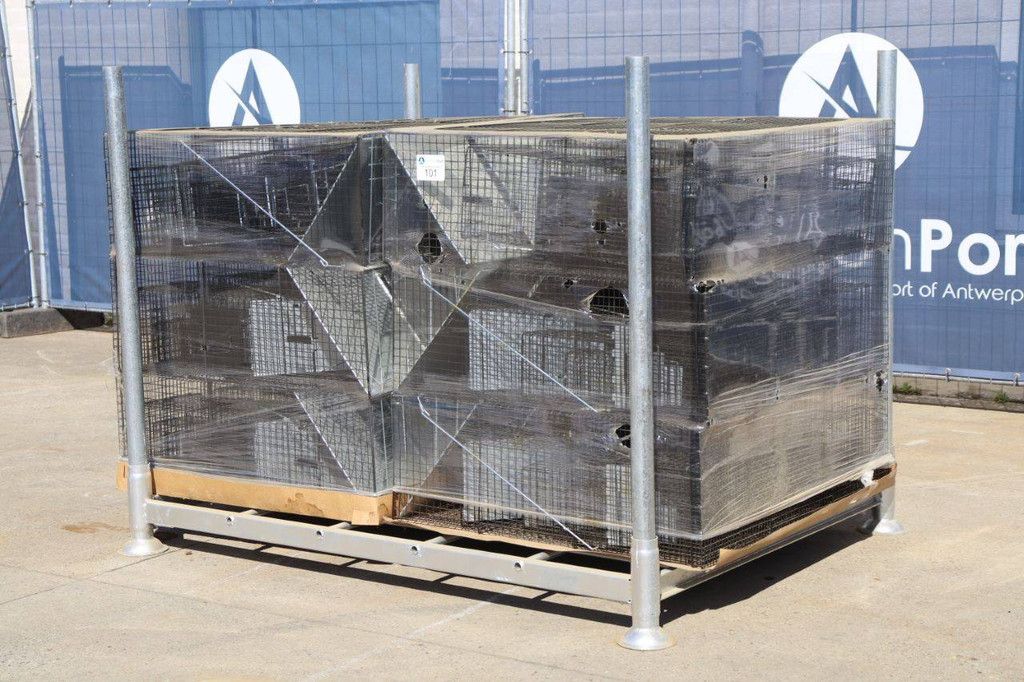 Charge von Lager-Gittercontainern