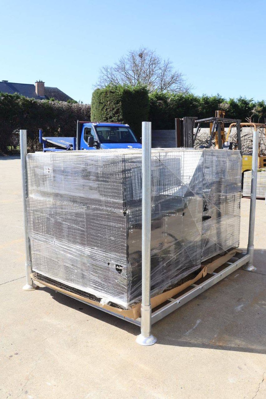 Charge von Lager-Gittercontainern