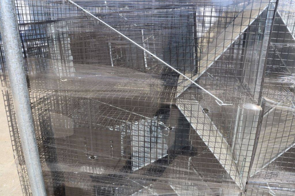 Charge von Lager-Gittercontainern