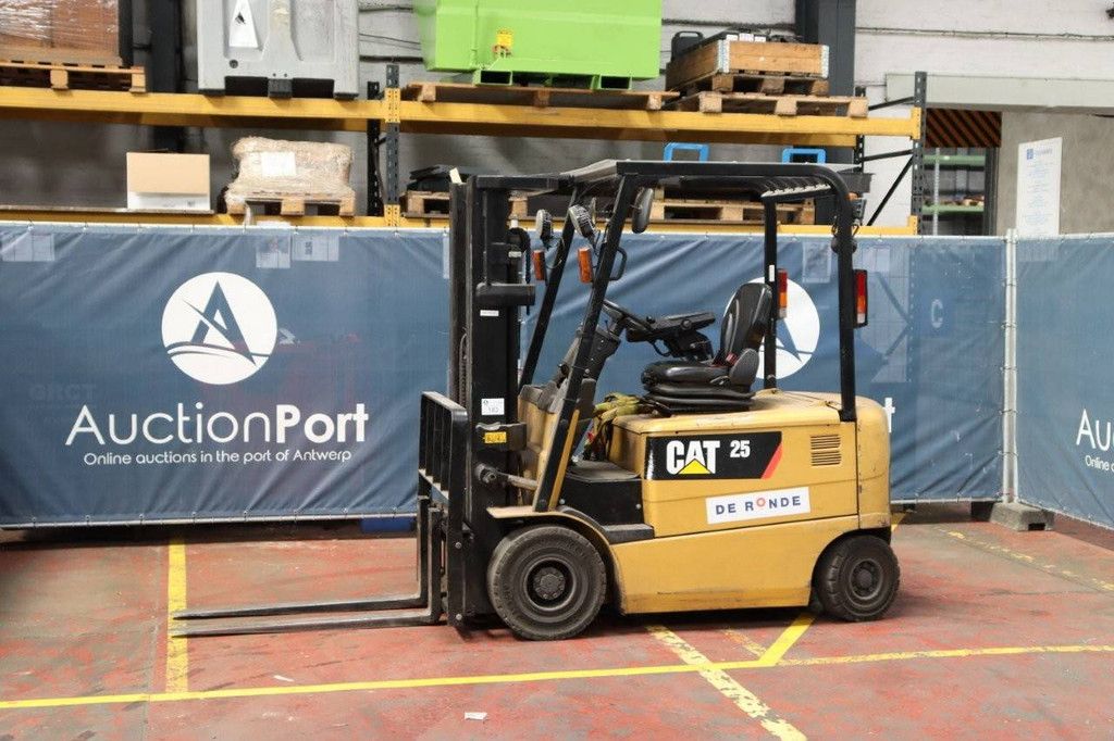 Caterpillar EP25K-PAC Elektrogabelstapler 2500 kg 4,5 m 2010