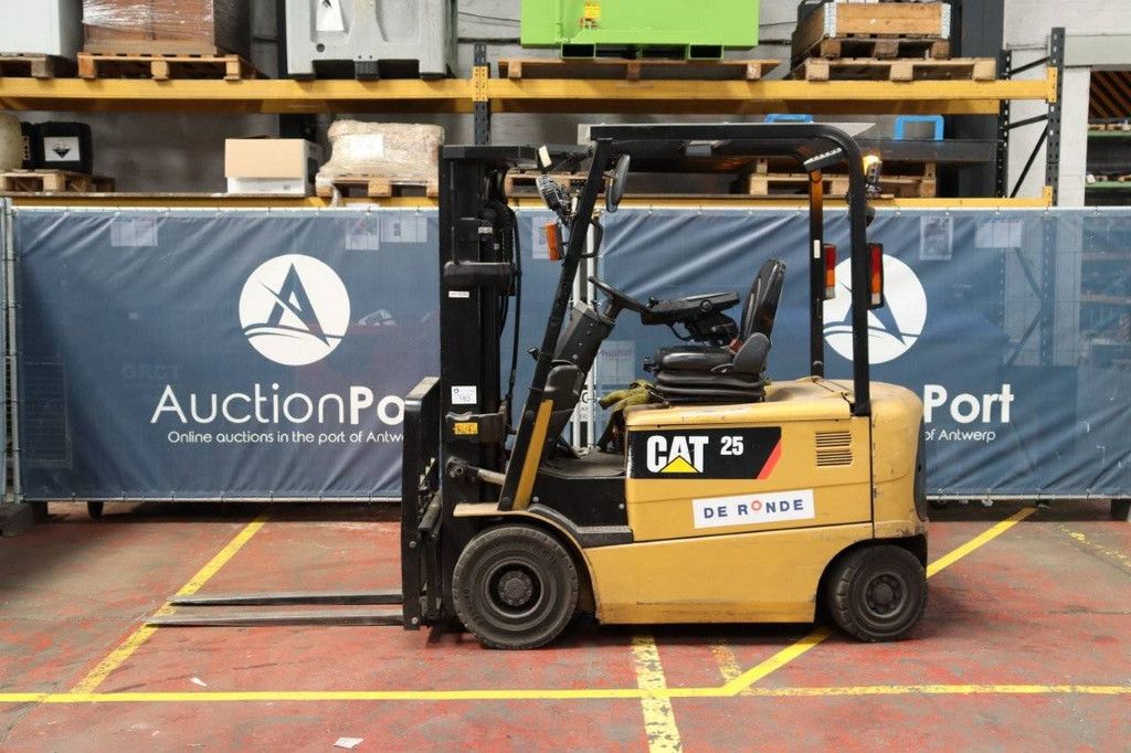 Caterpillar EP25K-PAC Elektrogabelstapler 2500 kg 4,5 m 2010