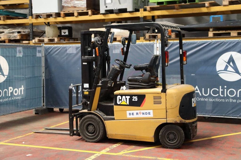 Caterpillar EP25K-PAC Elektrogabelstapler 2500 kg 4,5 m 2010