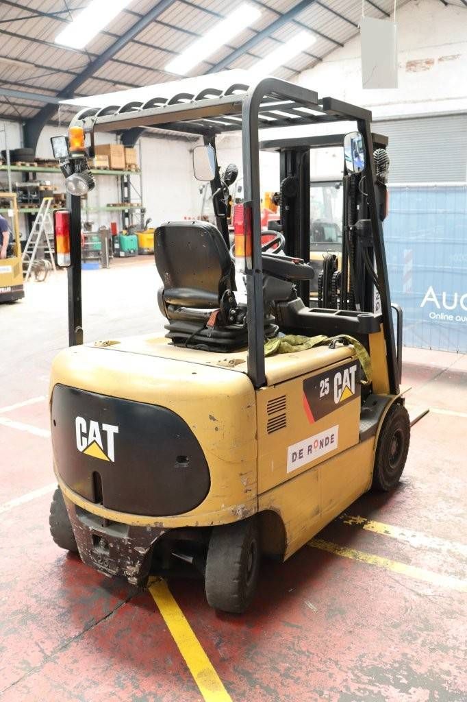 Caterpillar EP25K-PAC Elektrogabelstapler 2500 kg 4,5 m 2010
